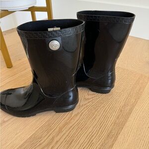 Barely worn Ugg rain boots